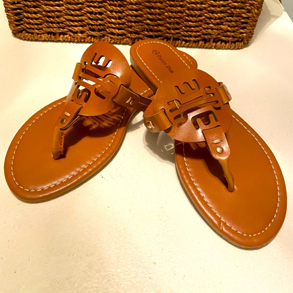 Women’s Flat Sandals